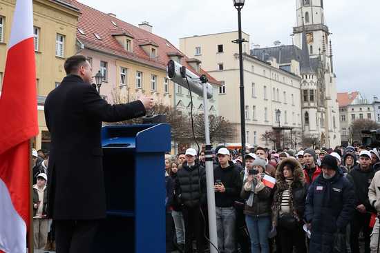 [FOTO] Sławomir Mentzen w Ząbkowicach Śląskich – tłumy na wiecu wyborczym! Co mówił kandydat?