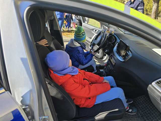 [FOTO] Czy młodzież z Barda zasili szeregi Policji? Spotkanie edukacyjne w Bardzie