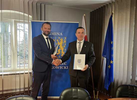 [FOTO] Wsparcie dla mieszkańców Kamieńca Ząbkowickiego. Podpisano porozumienie w sprawie opieki specjalistycznej