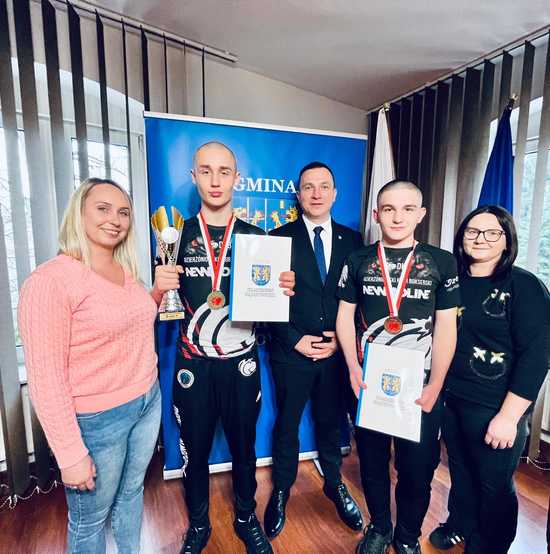 [FOTO] Maciej Bochowicz i Łukasz Kieniuk z Kamieńca Ząbkowickiego stanęli na podium mistrzostw Dolnego Śląska w boksie!