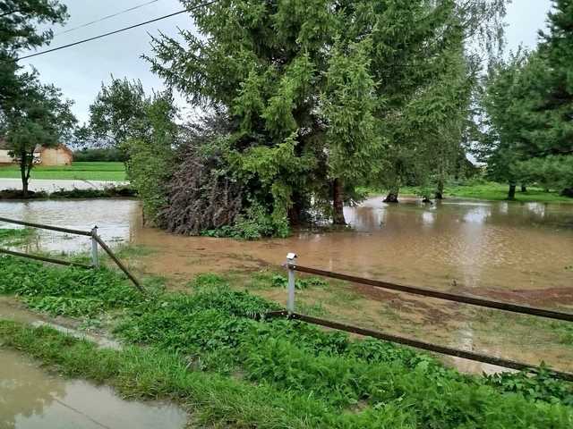 [FOTO] Blisko milion złotych na modernizację drogi gminnej w Stoszowicach