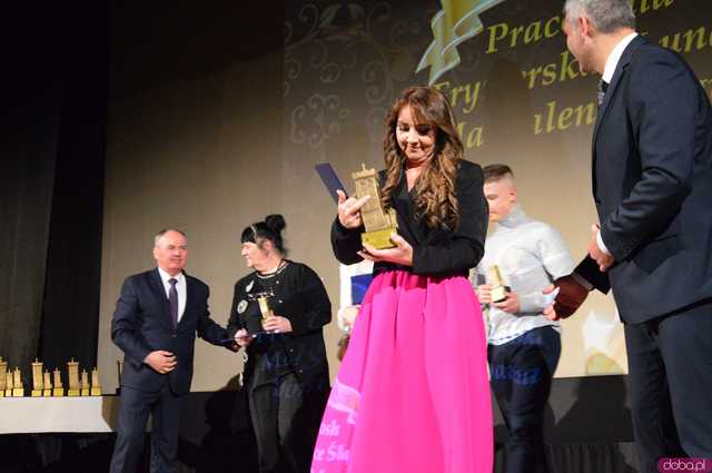 [WIDEO, FOTO] Kto w tym roku został wyróżniony za zasługi dla gminy? Znamy laureatów Ząbkowickich Krzywych Wież 2024!
