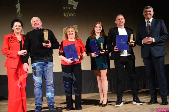 [WIDEO, FOTO] Kto w tym roku został wyróżniony za zasługi dla gminy? Znamy laureatów Ząbkowickich Krzywych Wież 2024!