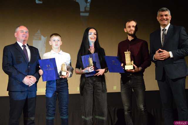 [WIDEO, FOTO] Kto w tym roku został wyróżniony za zasługi dla gminy? Znamy laureatów Ząbkowickich Krzywych Wież 2024!