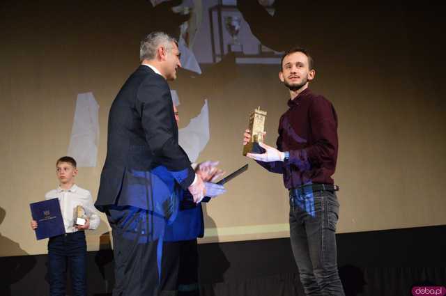 [WIDEO, FOTO] Kto w tym roku został wyróżniony za zasługi dla gminy? Znamy laureatów Ząbkowickich Krzywych Wież 2024!