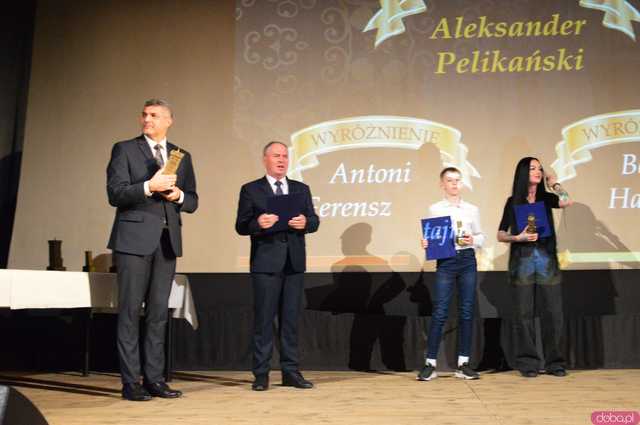 [WIDEO, FOTO] Kto w tym roku został wyróżniony za zasługi dla gminy? Znamy laureatów Ząbkowickich Krzywych Wież 2024!