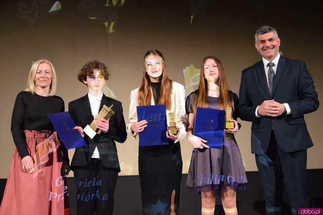 [WIDEO, FOTO] Kto w tym roku został wyróżniony za zasługi dla gminy? Znamy laureatów Ząbkowickich Krzywych Wież 2024!