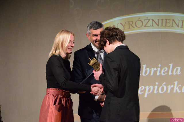 [WIDEO, FOTO] Kto w tym roku został wyróżniony za zasługi dla gminy? Znamy laureatów Ząbkowickich Krzywych Wież 2024!