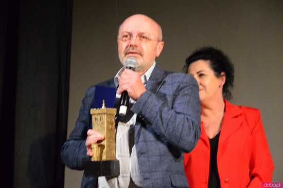 [WIDEO, FOTO] Kto w tym roku został wyróżniony za zasługi dla gminy? Znamy laureatów Ząbkowickich Krzywych Wież 2024!