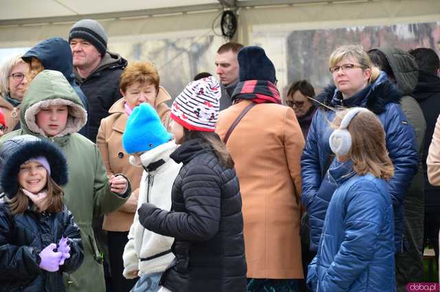 [FOTO] Nie zgadniecie, co przyciągnęło tyle osób na Jarmark Wielkanocny w Kamieńcu Ząbkowickim...