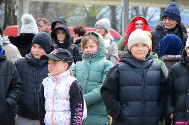 [FOTO] Nie zgadniecie, co przyciągnęło tyle osób na Jarmark Wielkanocny w Kamieńcu Ząbkowickim...