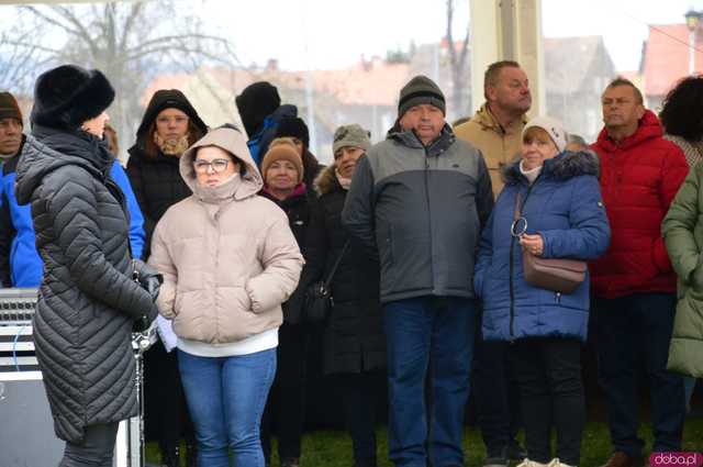 [FOTO] Nie zgadniecie, co przyciągnęło tyle osób na Jarmark Wielkanocny w Kamieńcu Ząbkowickim...