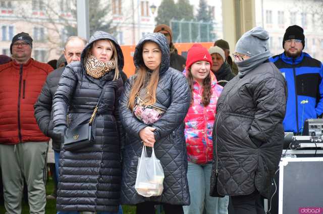 [FOTO] Nie zgadniecie, co przyciągnęło tyle osób na Jarmark Wielkanocny w Kamieńcu Ząbkowickim...