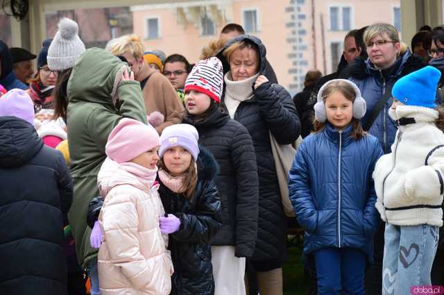[FOTO] Nie zgadniecie, co przyciągnęło tyle osób na Jarmark Wielkanocny w Kamieńcu Ząbkowickim...