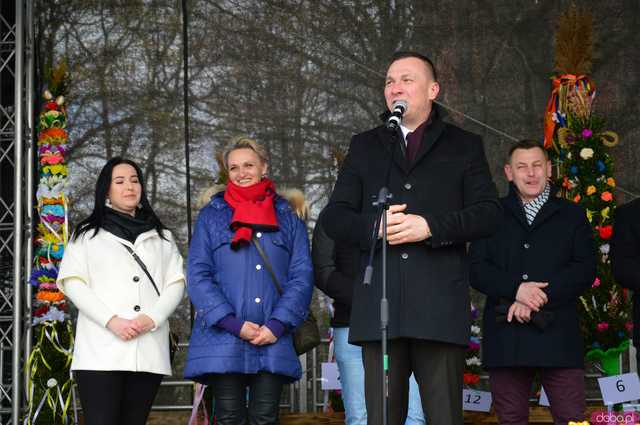 [FOTO] Nie zgadniecie, co przyciągnęło tyle osób na Jarmark Wielkanocny w Kamieńcu Ząbkowickim...