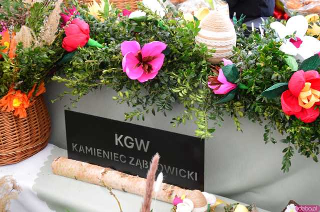 [FOTO] Nie zgadniecie, co przyciągnęło tyle osób na Jarmark Wielkanocny w Kamieńcu Ząbkowickim...