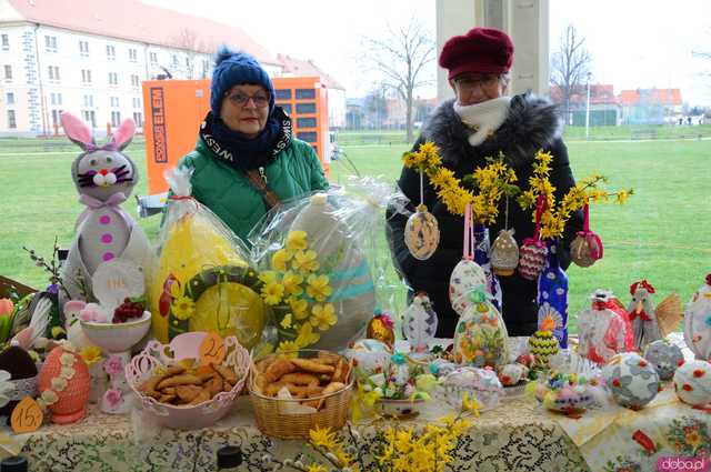 [FOTO] Nie zgadniecie, co przyciągnęło tyle osób na Jarmark Wielkanocny w Kamieńcu Ząbkowickim...