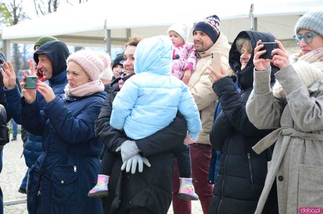 [FOTO] Nie zgadniecie, co przyciągnęło tyle osób na Jarmark Wielkanocny w Kamieńcu Ząbkowickim...