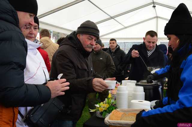 [FOTO] Nie zgadniecie, co przyciągnęło tyle osób na Jarmark Wielkanocny w Kamieńcu Ząbkowickim...
