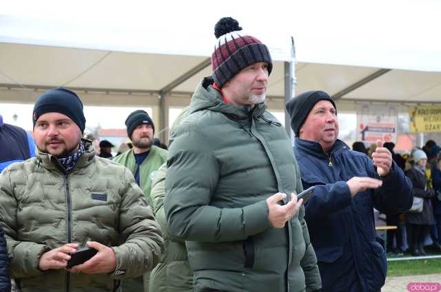 [FOTO] Nie zgadniecie, co przyciągnęło tyle osób na Jarmark Wielkanocny w Kamieńcu Ząbkowickim...