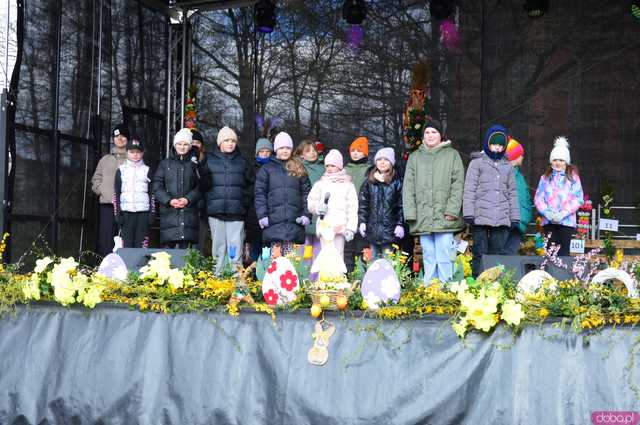 [FOTO] Nie zgadniecie, co przyciągnęło tyle osób na Jarmark Wielkanocny w Kamieńcu Ząbkowickim...