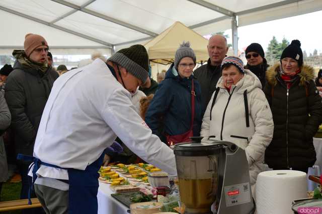 [FOTO] Nie zgadniecie, co przyciągnęło tyle osób na Jarmark Wielkanocny w Kamieńcu Ząbkowickim...