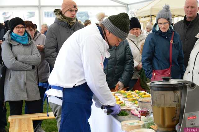 [FOTO] Nie zgadniecie, co przyciągnęło tyle osób na Jarmark Wielkanocny w Kamieńcu Ząbkowickim...