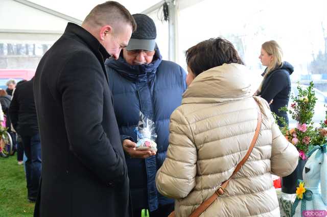 [FOTO] Nie zgadniecie, co przyciągnęło tyle osób na Jarmark Wielkanocny w Kamieńcu Ząbkowickim...
