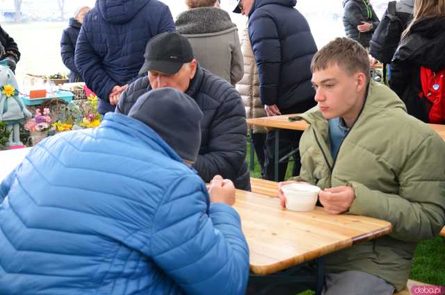 [FOTO] Nie zgadniecie, co przyciągnęło tyle osób na Jarmark Wielkanocny w Kamieńcu Ząbkowickim...