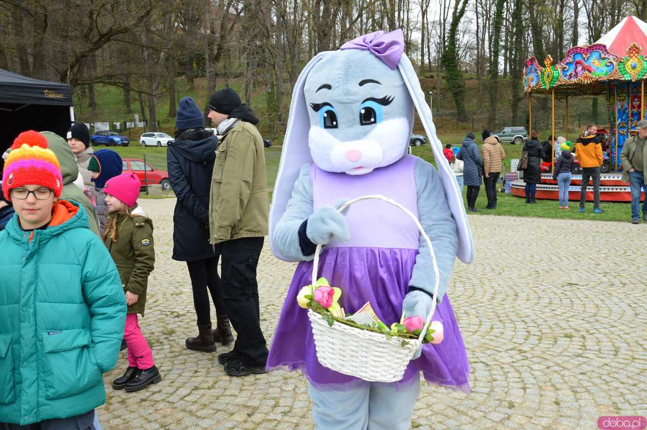 [FOTO] Nie zgadniecie, co przyciągnęło tyle osób na Jarmark Wielkanocny w Kamieńcu Ząbkowickim...