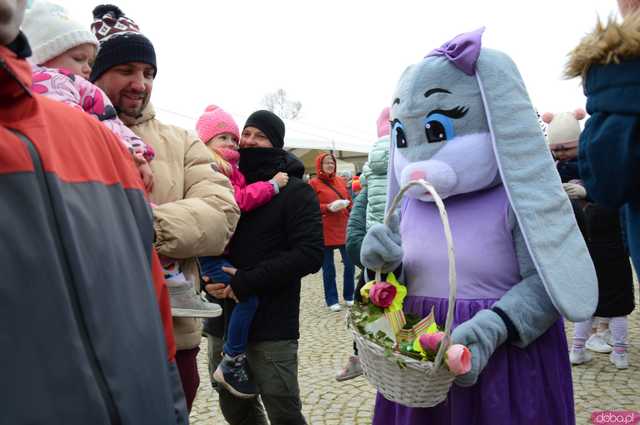 [FOTO] Nie zgadniecie, co przyciągnęło tyle osób na Jarmark Wielkanocny w Kamieńcu Ząbkowickim...