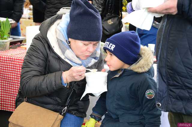 [FOTO] Nie zgadniecie, co przyciągnęło tyle osób na Jarmark Wielkanocny w Kamieńcu Ząbkowickim...