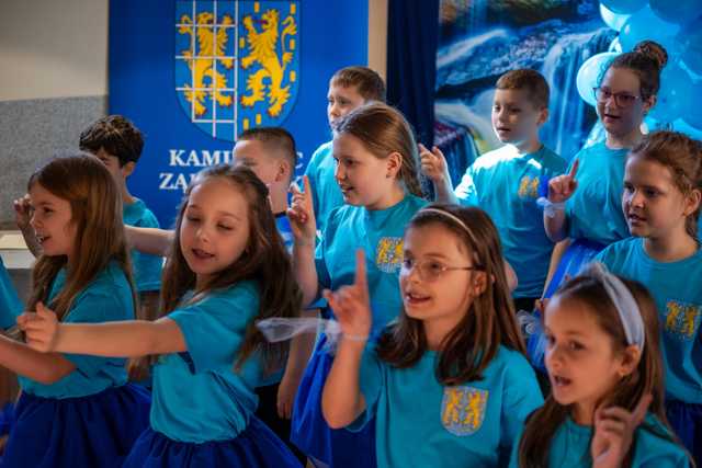 [FOTO] Nowoczesna edukacja ekologiczna – Kamieniec Ząbkowicki dołącza do Akademii H₂O