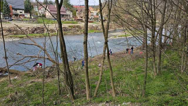 [FOTO] Rekordowa akcja z udziałem mieszkańców Barda - za nami wspólne sprzątanie Nysy Kłodzkiej
