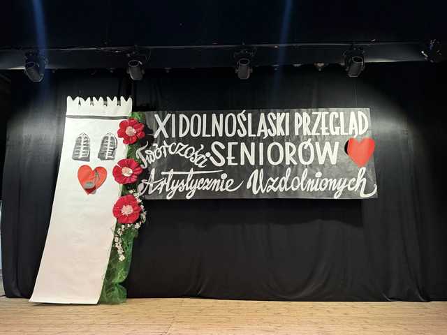 [FOTO] Seniorzy zaprezentowali swoją twórczość artystyczną. Znamy laureatów tegorocznej 11. edycji Przględu Seniorów 