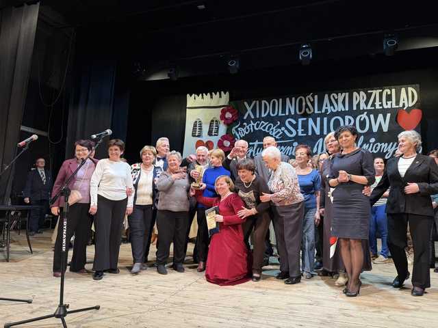 [FOTO] Seniorzy zaprezentowali swoją twórczość artystyczną. Znamy laureatów tegorocznej 11. edycji Przględu Seniorów 