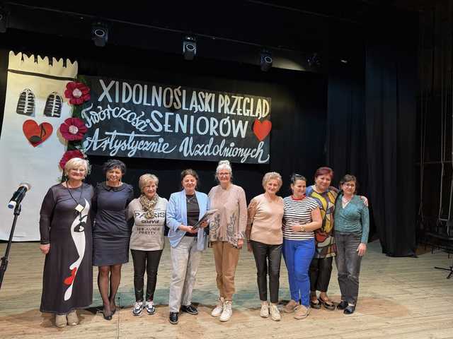 [FOTO] Seniorzy zaprezentowali swoją twórczość artystyczną. Znamy laureatów tegorocznej 11. edycji Przględu Seniorów 