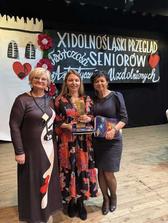 [FOTO] Seniorzy zaprezentowali swoją twórczość artystyczną. Znamy laureatów tegorocznej 11. edycji Przględu Seniorów 