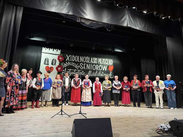 [FOTO] Seniorzy zaprezentowali swoją twórczość artystyczną. Znamy laureatów tegorocznej 11. edycji Przględu Seniorów 