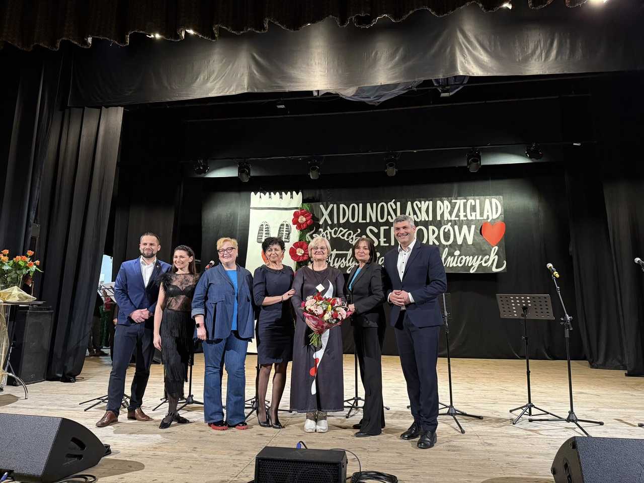 [FOTO] Seniorzy zaprezentowali swoją twórczość artystyczną. Znamy laureatów tegorocznej 11. edycji Przględu Seniorów 