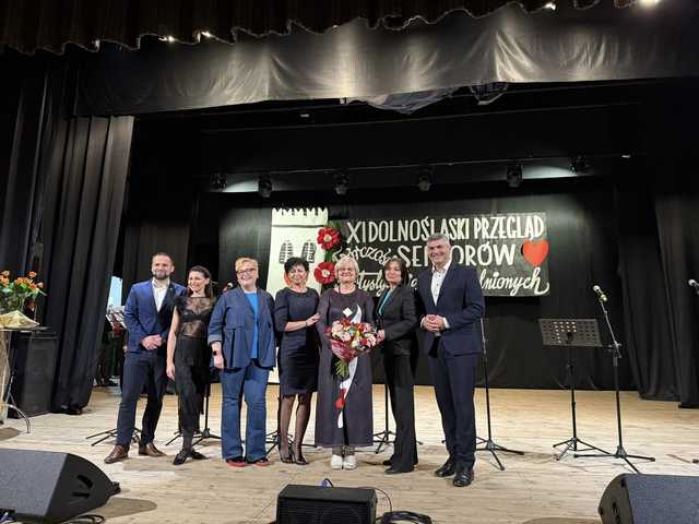 [FOTO] Seniorzy zaprezentowali swoją twórczość artystyczną. Znamy laureatów tegorocznej 11. edycji Przględu Seniorów 