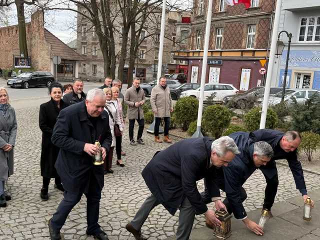 [FOTO] 15. rocznica katastrofy smoleńskiej i Dzień Pamięci Ofiar Zbrodni Katyńskiej w naszym powiecie. Pamiętamy!