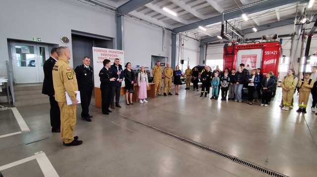 [FOTO] Młodzież z powiatu ząbkowickiego sprawdziła się w Turnieju Wiedzy Pożarniczej „Młodzież Zapobiega Pożarom”