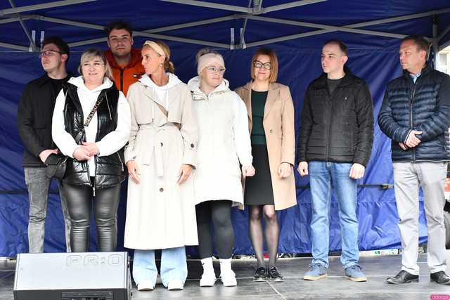 [WIDEO/FOTO] Bogato zastawione stoiska, konkursy i występy podczas Jarmarku Wielkanocnego w Ziębicach