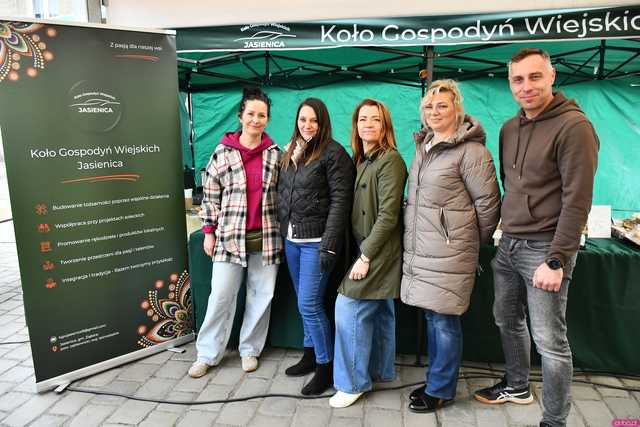 [WIDEO/FOTO] Bogato zastawione stoiska, konkursy i występy podczas Jarmarku Wielkanocnego w Ziębicach