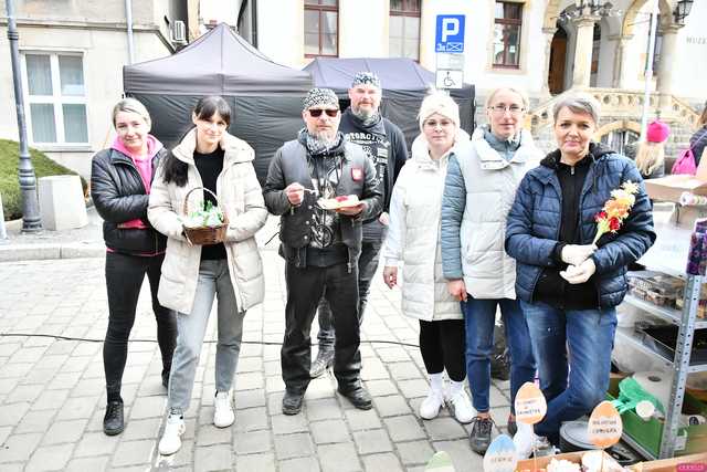 [WIDEO/FOTO] Bogato zastawione stoiska, konkursy i występy podczas Jarmarku Wielkanocnego w Ziębicach