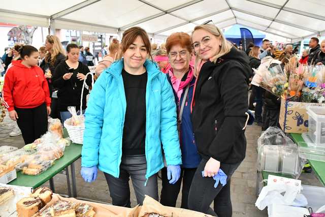 [WIDEO/FOTO] Bogato zastawione stoiska, konkursy i występy podczas Jarmarku Wielkanocnego w Ziębicach