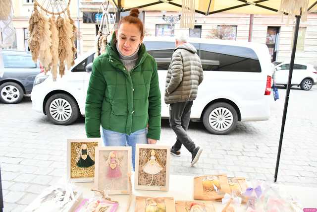 [WIDEO/FOTO] Bogato zastawione stoiska, konkursy i występy podczas Jarmarku Wielkanocnego w Ziębicach