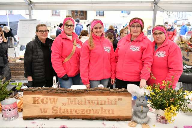 [WIDEO/FOTO] Bogato zastawione stoiska, konkursy i występy podczas Jarmarku Wielkanocnego w Ziębicach