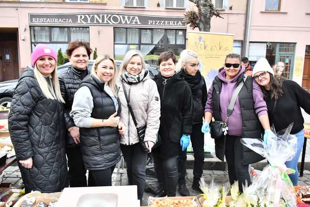 [WIDEO/FOTO] Bogato zastawione stoiska, konkursy i występy podczas Jarmarku Wielkanocnego w Ziębicach